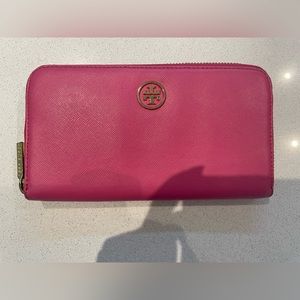 Authentic like new tory burch wallet